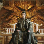 Le jeune roi assis sur son trône